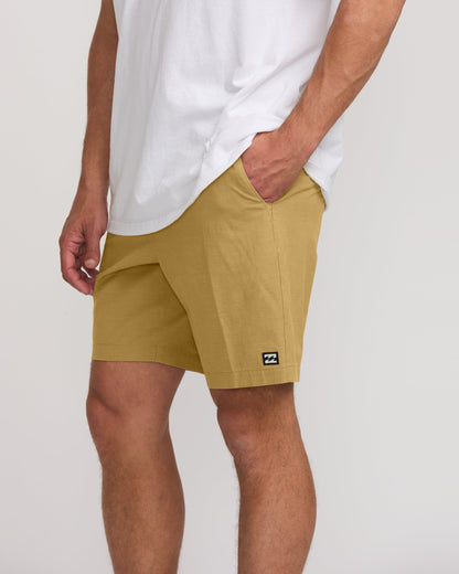 Crossfire Wave Wash Submersible 18" Hybrid Shorts - Khaki