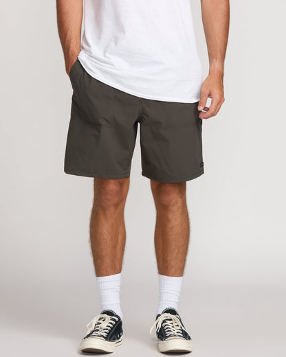 Surftrek Utility Elastic 18" Hybrid Shorts - Raven