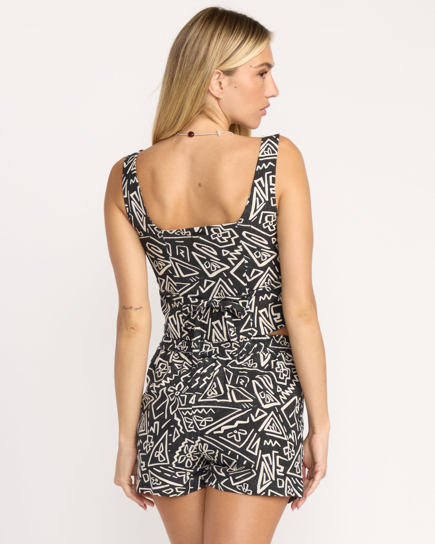 Feelin Free Woven Tank - Black White